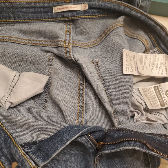 Levis - Picture 2 of 3